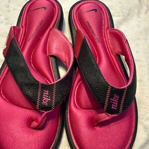 Women’s Nike flip flops